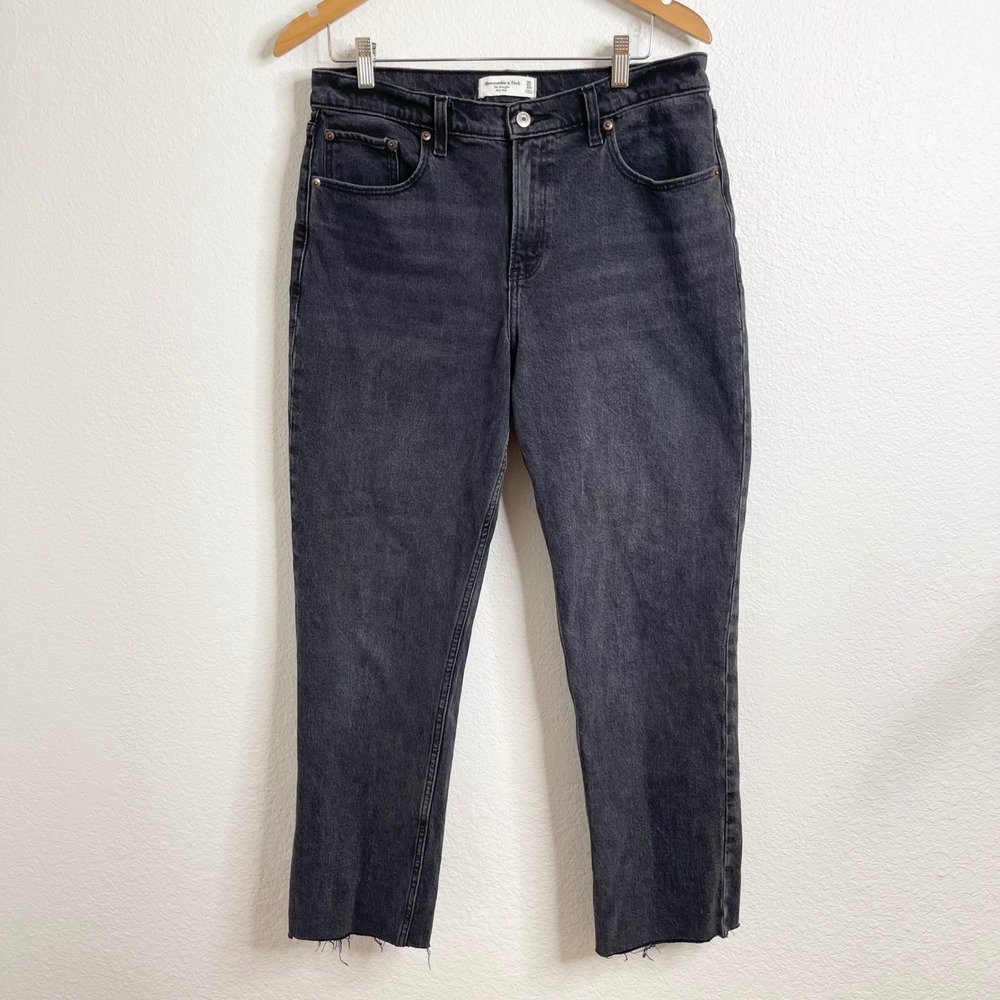 Abercrombie Fitch The Straight Mid Rise Black Wash Denim Jeans Womens Size 30